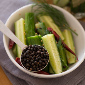 Frontier Co-op, органический черный перец горошком, цельный, 453 г (16 унций) в Москве - eco-herb.ru | фото